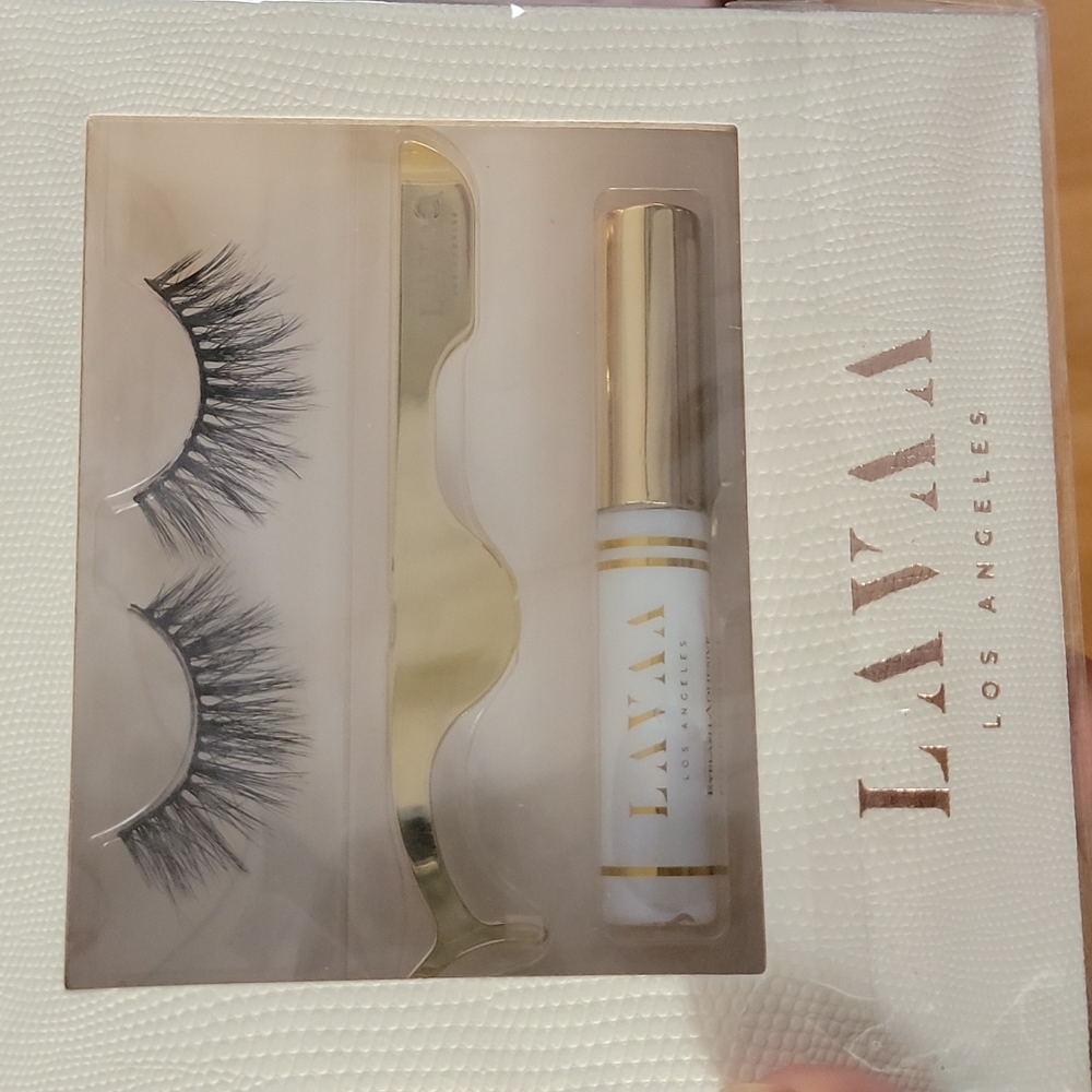 Lavaa lash set without glue